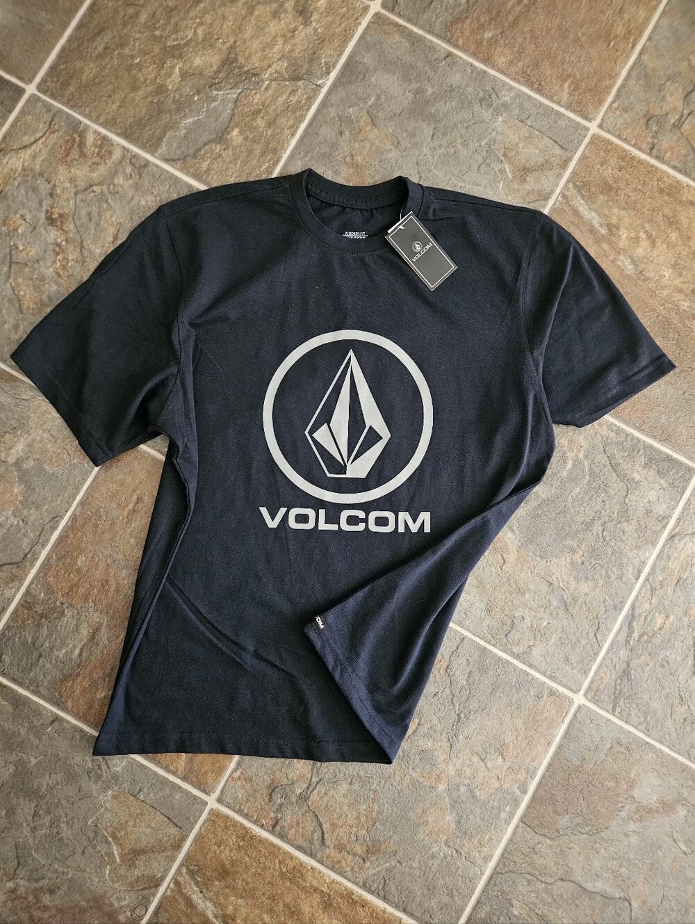 Men's NWT Volcom Modern Fit T-Shirt